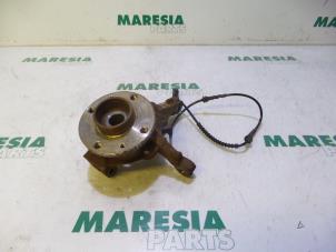 Gebruikte Asschenkel links-voor Renault Twingo II (CN) 1.2 16V Prijs € 29,99 Margeregeling aangeboden door Maresia Parts