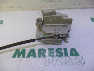 Gebruikte Slotmechaniek Portier 4Deurs rechts-voor Lancia Delta (844) 1.6 D Multijet 16V 120 Prijs € 40,00 Margeregeling aangeboden door Maresia Parts