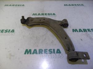 Gebruikte Draagarm onder links-voor Peugeot Partner 1.9 D Prijs € 30,25 Inclusief btw aangeboden door Maresia Parts