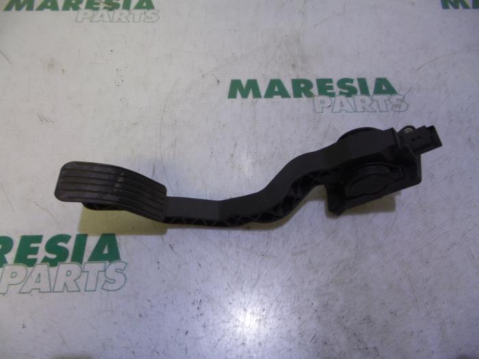 Gebruikte Sensor Gaspedaalpositie Peugeot 206 (2A/C/H/J/S) 1.4 16V Prijs € 35,00 Margeregeling aangeboden door Maresia Parts