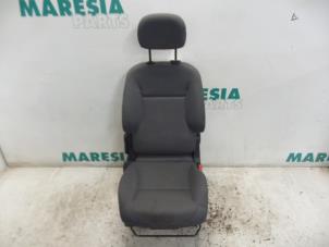Gebruikte Voorstoel rechts Citroen Berlingo 1.6 Hdi 16V 90 Prijs € 157,50 Margeregeling aangeboden door Maresia Parts