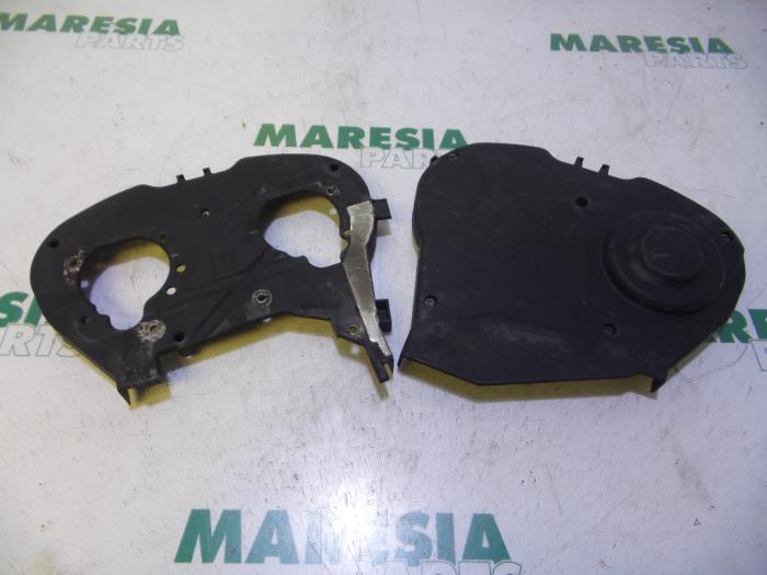 Gebruikte Distributiedeksel Peugeot 307 SW (3H) 2.0 16V Prijs € 20,00 Margeregeling aangeboden door Maresia Parts