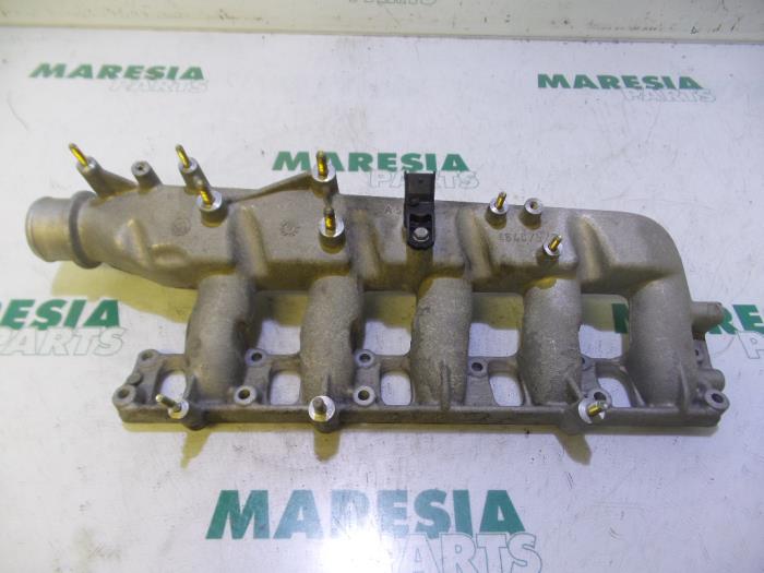 Gebruikte Spruitstuk Inlaat Lancia Lybra SW 2.4 JTD Prijs € 157,50 Margeregeling aangeboden door Maresia Parts
