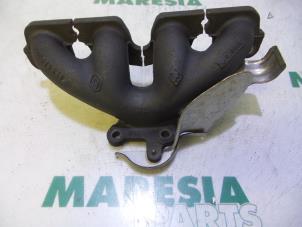 Gebruikte Uitlaatspruitstuk Renault Clio III (BR/CR) 1.2 16V TCe 100 Prijs € 60,00 Margeregeling aangeboden door Maresia Parts