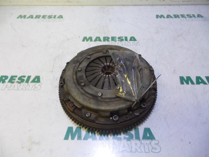 Gebruikte Vliegwiel Fiat Punto II (188) 1.9 JTD 80 ELX 3-Drs. Prijs € 105,00 Margeregeling aangeboden door Maresia Parts