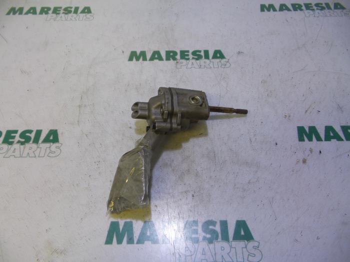Gebruikte Oliepomp Fiat Marea (185AX) 1.6 SX,ELX 16V Prijs € 85,00 Margeregeling aangeboden door Maresia Parts