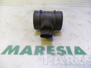 Gebruikte Luchthoeveelheidsmeter Alfa Romeo 156 Sportwagon (932) 2.4 JTD Prijs € 35,00 Margeregeling aangeboden door Maresia Parts