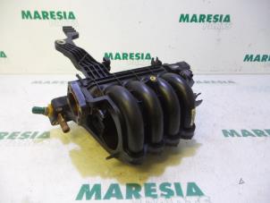 Gebruikte Inlaatspruitstuk Fiat Punto Prijs € 50,00 Margeregeling aangeboden door Maresia Parts