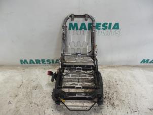 Gebruikte Stoelframe Citroen C4 Grand Picasso (UA) 1.8 16V Prijs € 105,00 Margeregeling aangeboden door Maresia Parts