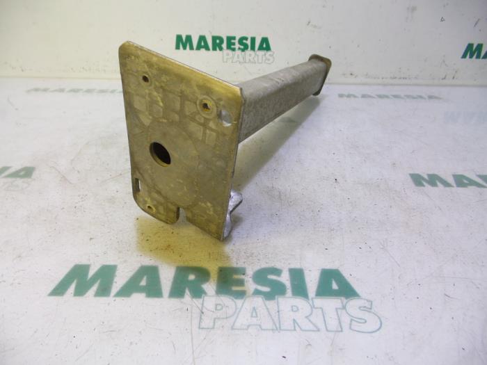 Gebruikte Subframe Citroen C4 Grand Picasso (UA) 1.8 16V Prijs € 30,00 Margeregeling aangeboden door Maresia Parts