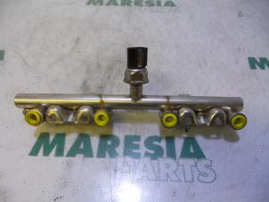 Gebruikte Injector brug Peugeot 208 I (CA/CC/CK/CL) 1.6 16V GTI Prijs € 80,00 Margeregeling aangeboden door Maresia Parts