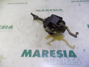 Gebruikte Versnellingsbak Mechaniek Renault Clio III (BR/CR) 1.5 dCi 70 Prijs € 25,00 Margeregeling aangeboden door Maresia Parts