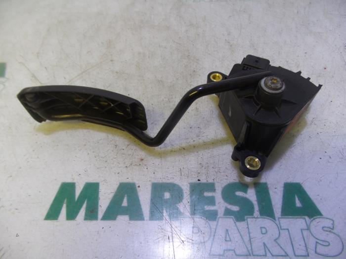 Gebruikte Gaspedaalpositie Sensor Renault Scénic II (JM) 1.9 dCi 120 Prijs € 35,00 Margeregeling aangeboden door Maresia Parts