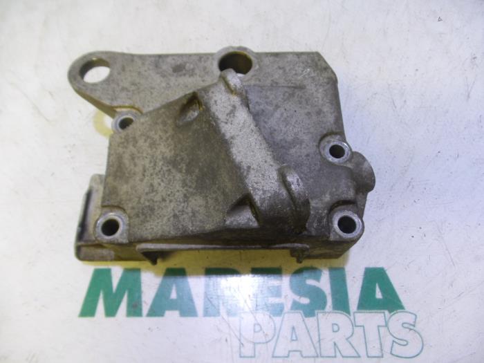 Gebruikte Distributiedeksel Renault Twingo (C06) 1.2 Prijs € 20,00 Margeregeling aangeboden door Maresia Parts