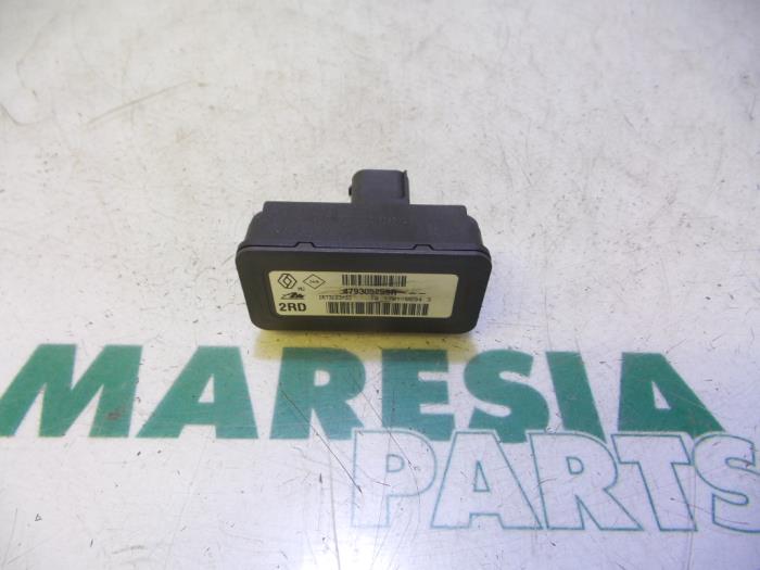 Gebruikte Esp computer Renault Megane III Grandtour (KZ) 1.5 dCi 110 Prijs € 19,50 Margeregeling aangeboden door Maresia Parts