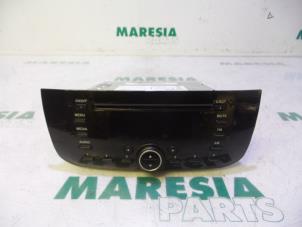 Gebruikte Radio CD Speler Fiat Punto Evo (199) 1.3 JTD Multijet 85 16V Euro 5 Prijs € 120,75 Margeregeling aangeboden door Maresia Parts