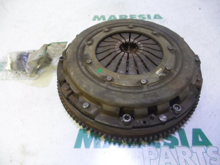 Gebruikte Vliegwiel Fiat Punto II (188) 1.9 JTD 80 ELX 5-Drs. Prijs € 105,00 Margeregeling aangeboden door Maresia Parts