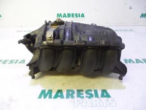 Gebruikte Inlaatspruitstuk Peugeot 207/207+ (WA/WC/WM) 1.4 16V VTi Prijs € 49,99 Margeregeling aangeboden door Maresia Parts