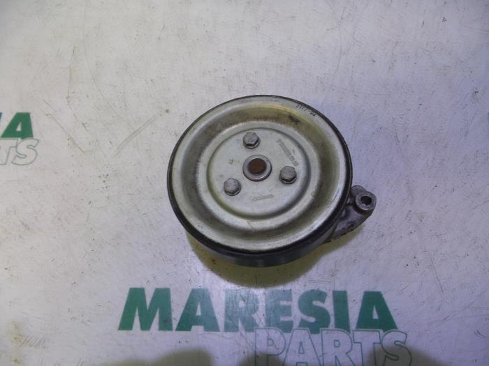 Gebruikte Waterpomp Peugeot 207/207+ (WA/WC/WM) 1.4 16V VTi Prijs € 15,00 Margeregeling aangeboden door Maresia Parts