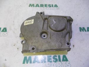Gebruikte Distributiedeksel Renault Megane II CC (EM) 1.6 16V Prijs € 35,00 Margeregeling aangeboden door Maresia Parts