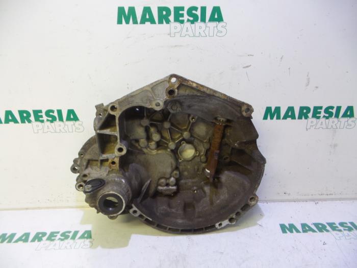 Gebruikte Versnellingsbakhuis Peugeot 206 (2A/C/H/J/S) 1.4 XR,XS,XT,Gentry Prijs € 35,00 Margeregeling aangeboden door Maresia Parts