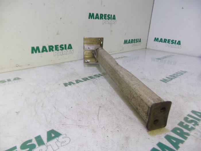 Gebruikte Subframe Peugeot 308 SW (4E/H) 1.6 16V THP 150 Prijs € 25,00 Margeregeling aangeboden door Maresia Parts