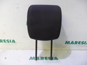 Gebruikte Hoofdsteun Renault Clio III (BR/CR) 1.4 16V Prijs € 35,00 Margeregeling aangeboden door Maresia Parts