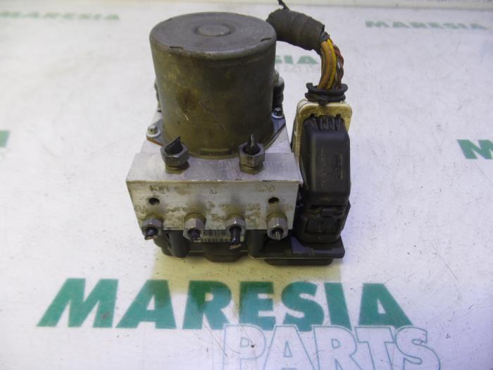 Gebruikte ABS Pomp Citroen C5 III Berline (RD) 1.6 HDiF 16V 110 Prijs € 145,00 Margeregeling aangeboden door Maresia Parts