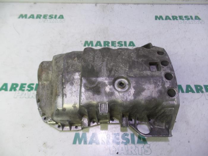 Gebruikte Carterpan Renault Grand Scénic II (JM) 1.9 dCi 120 Prijs € 30,00 Margeregeling aangeboden door Maresia Parts