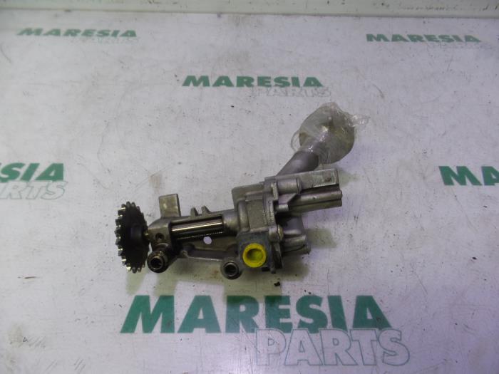 Gebruikte Oliepomp Renault Grand Scénic II (JM) 1.9 dCi 120 Prijs € 50,00 Margeregeling aangeboden door Maresia Parts
