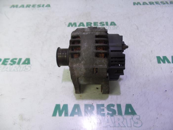 Gebruikte Dynamo Renault Grand Scénic II (JM) 1.9 dCi 120 Prijs € 85,00 Margeregeling aangeboden door Maresia Parts