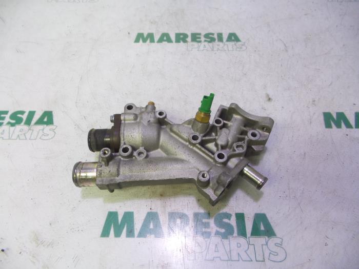 Gebruikte Thermostaathuis Citroen Xsara Picasso (CH) 1.8 16V Prijs € 60,00 Margeregeling aangeboden door Maresia Parts