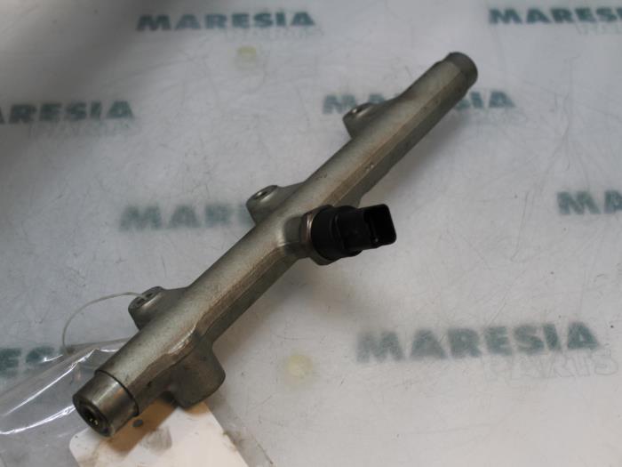 Gebruikte Verstuiver brug Peugeot 206 SW (2E/K) 2.0 HDi Prijs € 50,00 Margeregeling aangeboden door Maresia Parts