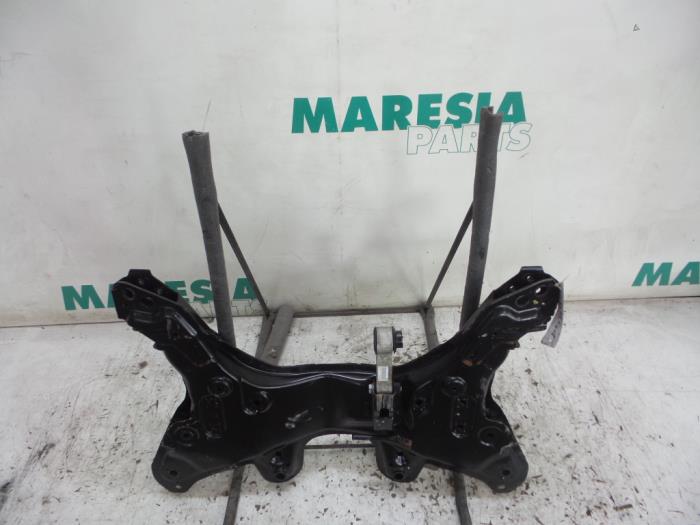 Subframe van een Fiat 500 (312) 1.3 MJTD 16V 2008
