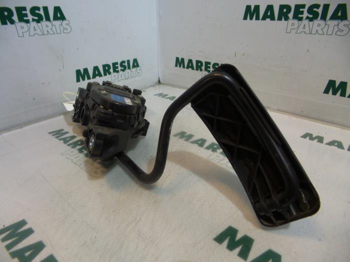Gebruikte Sensor Gaspedaalpositie Renault Espace (JK) 2.2 dCi 16V Prijs € 29,99 Margeregeling aangeboden door Maresia Parts