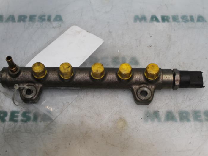 Gebruikte Common rail (Injectie) Renault Espace (JK) 2.2 dCi 16V Prijs € 60,00 Margeregeling aangeboden door Maresia Parts