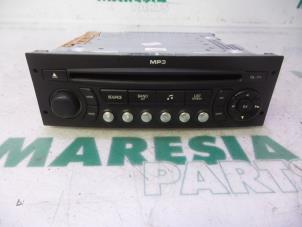 Gebruikte Radio CD Speler Citroen C4 Grand Picasso (UA) 2.0 HDiF 16V 135 Prijs € 50,00 Margeregeling aangeboden door Maresia Parts