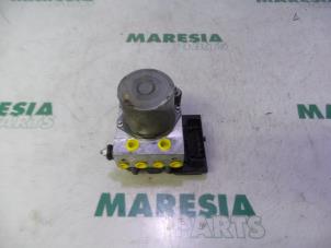 Gebruikte ABS Pomp Peugeot 5008 I (0A/0E) 2.0 HDiF 16V Prijs € 129,99 Margeregeling aangeboden door Maresia Parts