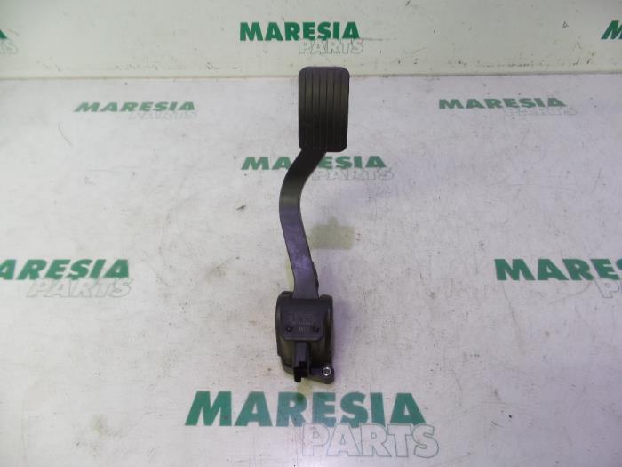 Gebruikte Gaspedaalpositie Sensor Peugeot 5008 I (0A/0E) 2.0 HDiF 16V Prijs € 50,00 Margeregeling aangeboden door Maresia Parts