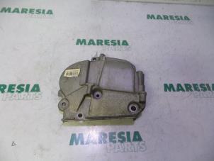 Gebruikte Distributiedeksel Renault Clio III (BR/CR) 1.4 16V Prijs € 30,00 Margeregeling aangeboden door Maresia Parts