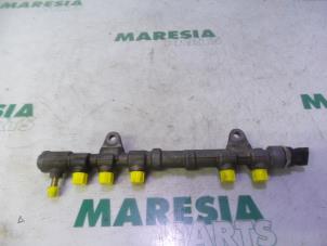 Gebruikte Injector brug Fiat Punto Evo (199) 1.3 JTD Multijet 85 16V Euro 5 Prijs € 60,00 Margeregeling aangeboden door Maresia Parts
