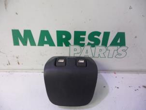 Gebruikte Combischakelaar ramen Peugeot 206 (2A/C/H/J/S) 1.6 16V Prijs € 20,00 Margeregeling aangeboden door Maresia Parts