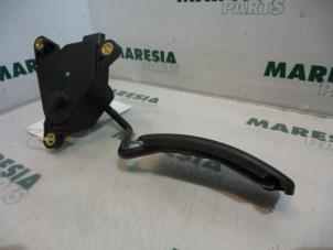 Gebruikte Gaspedaalpositie Sensor Renault Grand Scénic II (JM) 1.9 dCi 120 Prijs € 35,00 Margeregeling aangeboden door Maresia Parts