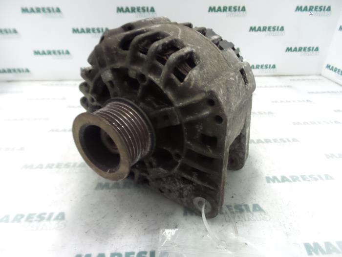Gebruikte Dynamo Renault Grand Scénic II (JM) 1.9 dCi 120 Prijs € 75,00 Margeregeling aangeboden door Maresia Parts