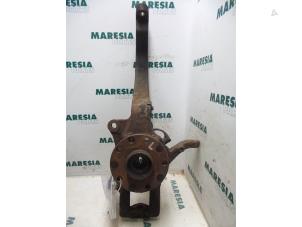 Gebruikte Asschenkel links-voor Alfa Romeo 166 3.0 V6 24V Prijs € 75,00 Margeregeling aangeboden door Maresia Parts