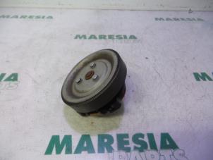 Gebruikte Waterpomp Peugeot 308 (4A/C) 1.6 16V THP Autom. Prijs € 50,00 Margeregeling aangeboden door Maresia Parts