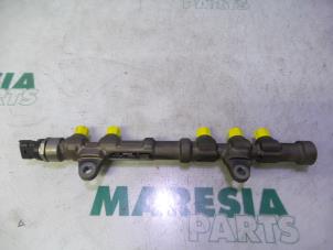 Gebruikte Injector brug Fiat Punto Evo (199) 1.3 JTD Multijet 85 16V Euro 5 Prijs € 34,99 Margeregeling aangeboden door Maresia Parts