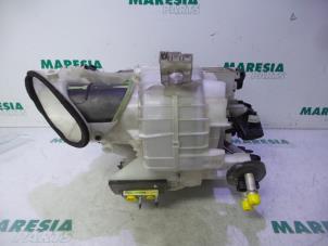 Gebruikte Chaufagebak Peugeot 308 (4A/C) 1.6 HDiF 16V Prijs € 210,00 Margeregeling aangeboden door Maresia Parts