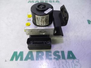 Gebruikte ABS Pomp Renault Twingo II (CN) 1.5 dCi 90 FAP Prijs € 49,99 Margeregeling aangeboden door Maresia Parts
