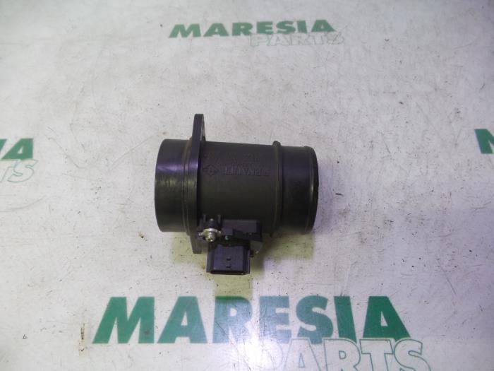 Gebruikte Luchthoeveelheidsmeter Renault Laguna III Estate (KT) 2.0 16V Prijs € 60,00 Margeregeling aangeboden door Maresia Parts
